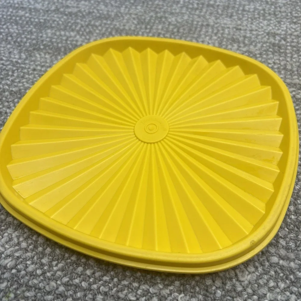 Tupperware bowl excellent